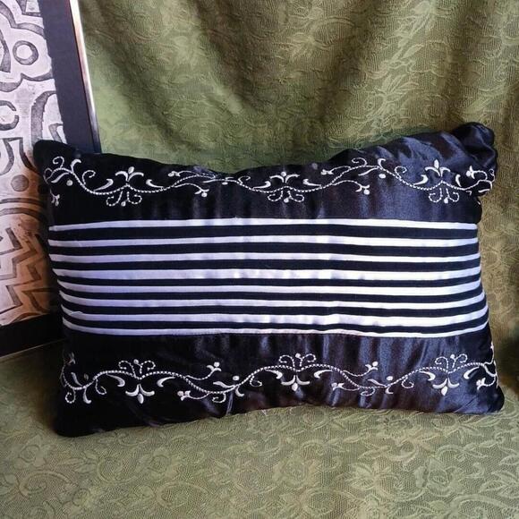 Better Homes And Gardens Other - Better Homes And Gardens Embroidered Boho Throw Pillow